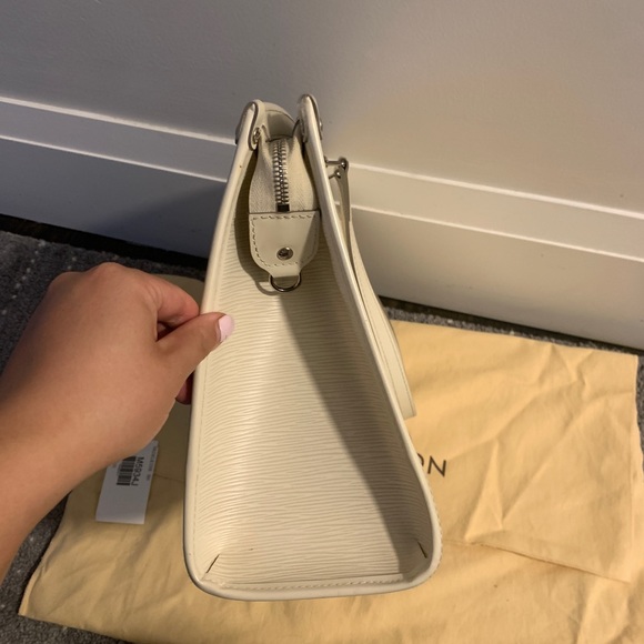 Authentic Louis Vuitton Madeline GM White Epi Leather Tote Bag - Picture 6 of 11